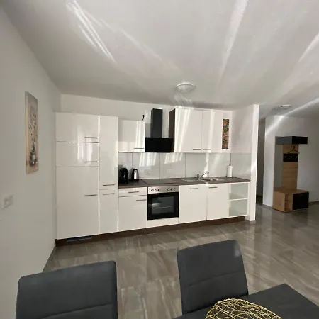 Apartamento Ferienwohnung Piya 1 *